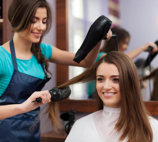 Chica estilismo capilar