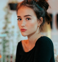 Isabella Turner - Experta en Cuidado de la Piel